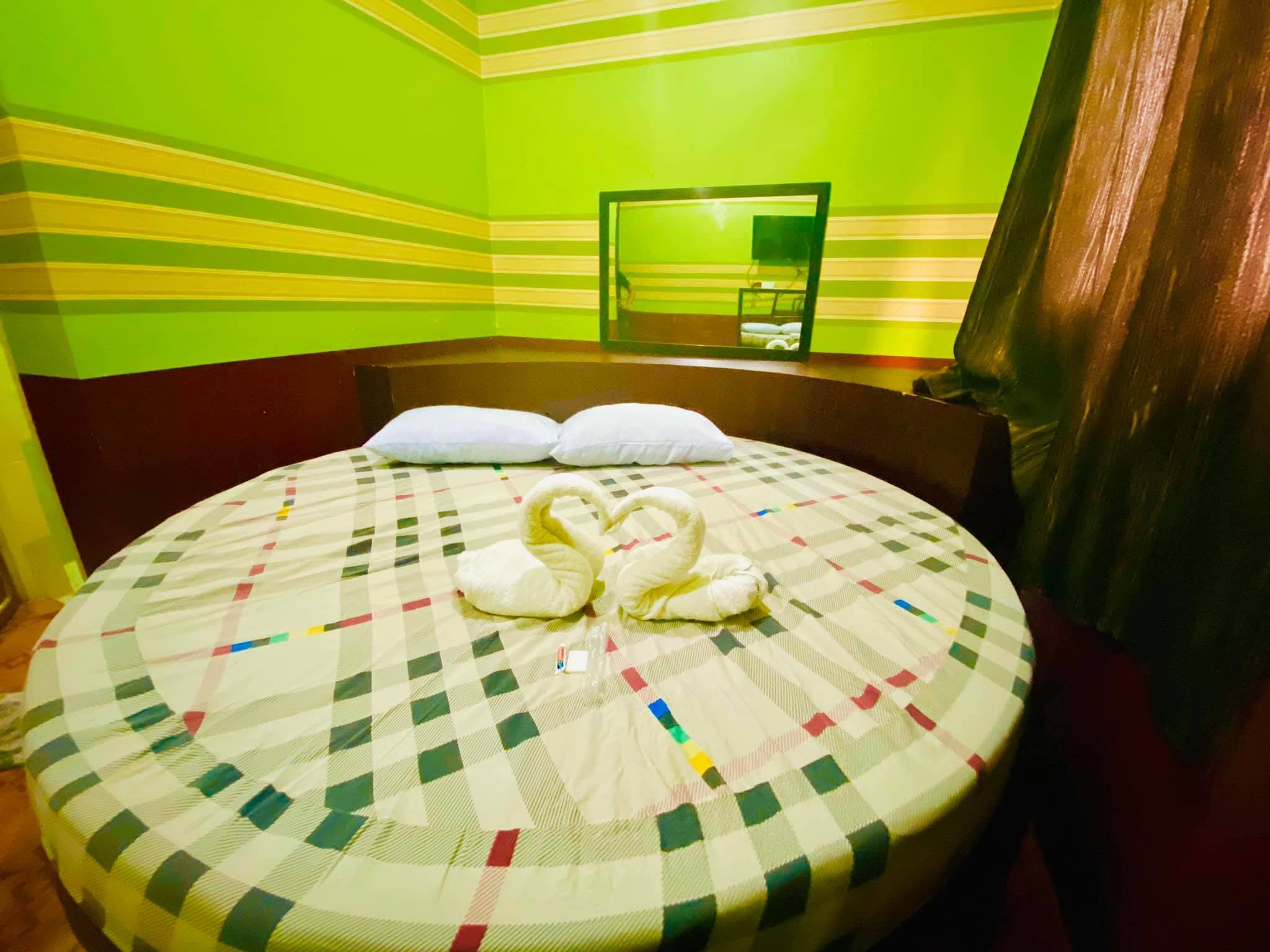 Deluxe One-Bedroom Room
